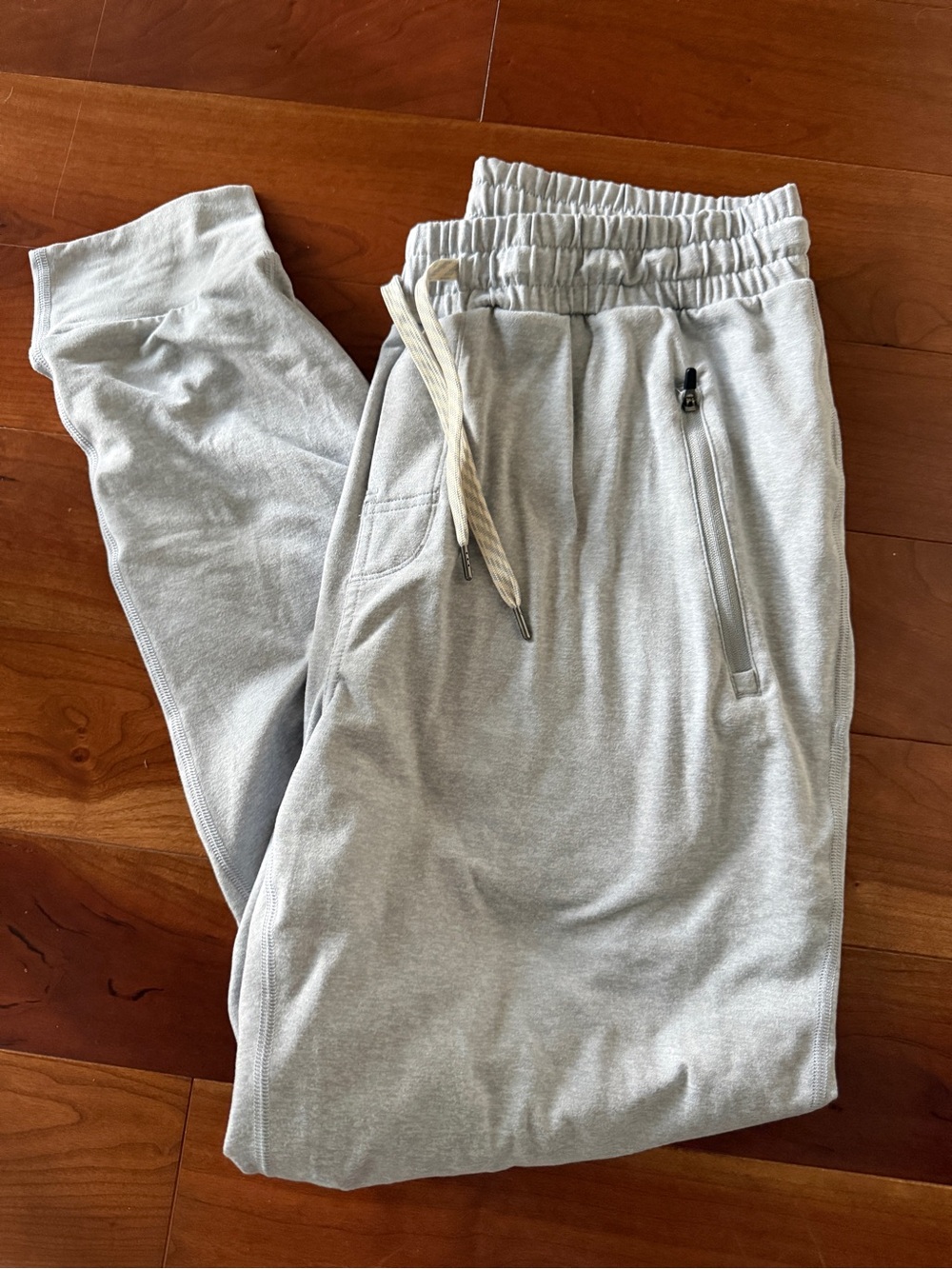 Vuori SÚPER SOFT Light Gray Drawstring Jogger Sweatpants